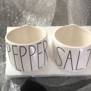 Rae Dunn salt and pepper bowls
